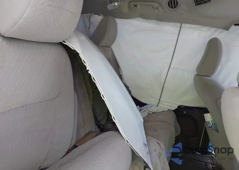 2016 Toyota Sienna Le 8 Passenger z USA, uszkodzony, nr VIN 5TDKK3DC0GS717160